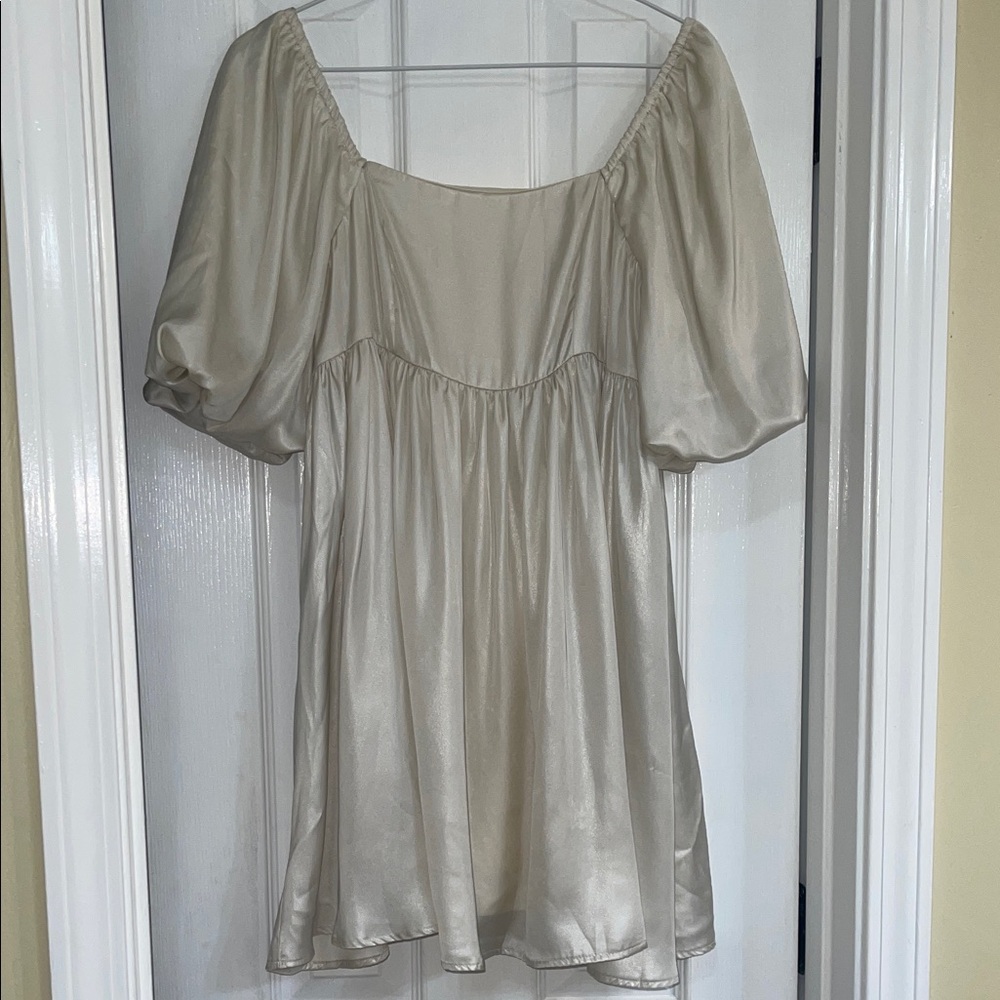 Satin Puff-Sleeve Tunic Top in Cream